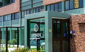 Apto 2 suites com elevador no Frances -Adm Nutelss